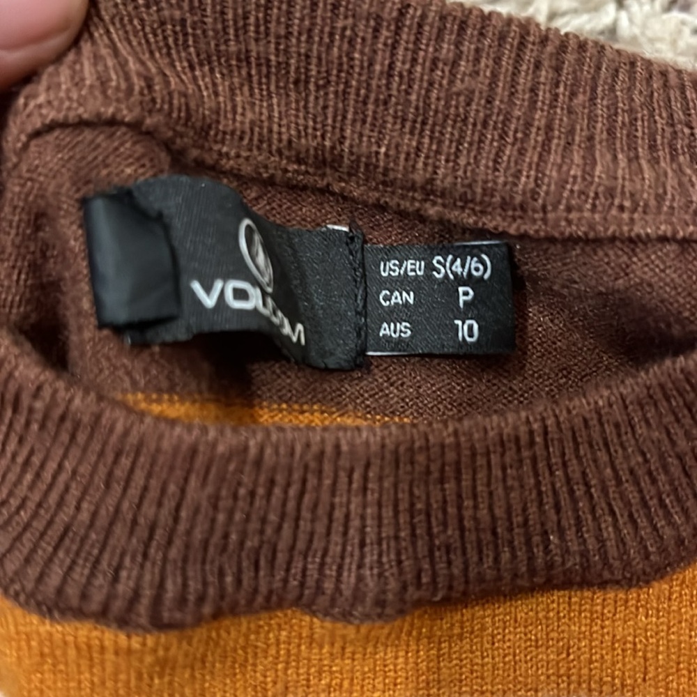 Volcom size small - Picture 2 of 3